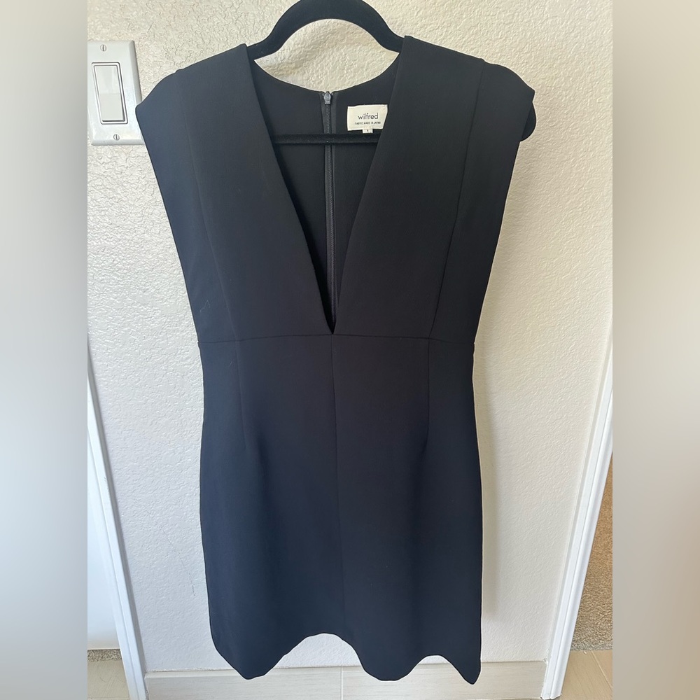 Aritzia Wilfred Sleek Black V-Neck Midi Dress
